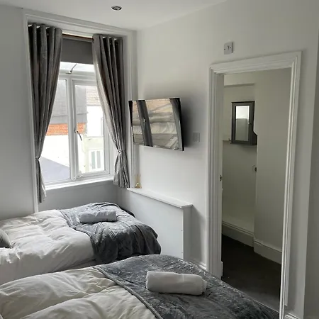 5 Bed, 5 Bath New Refurbishment For 2024. Sleeps 16, 60 Yds Beach & Harbour Weymouth Exterior photo