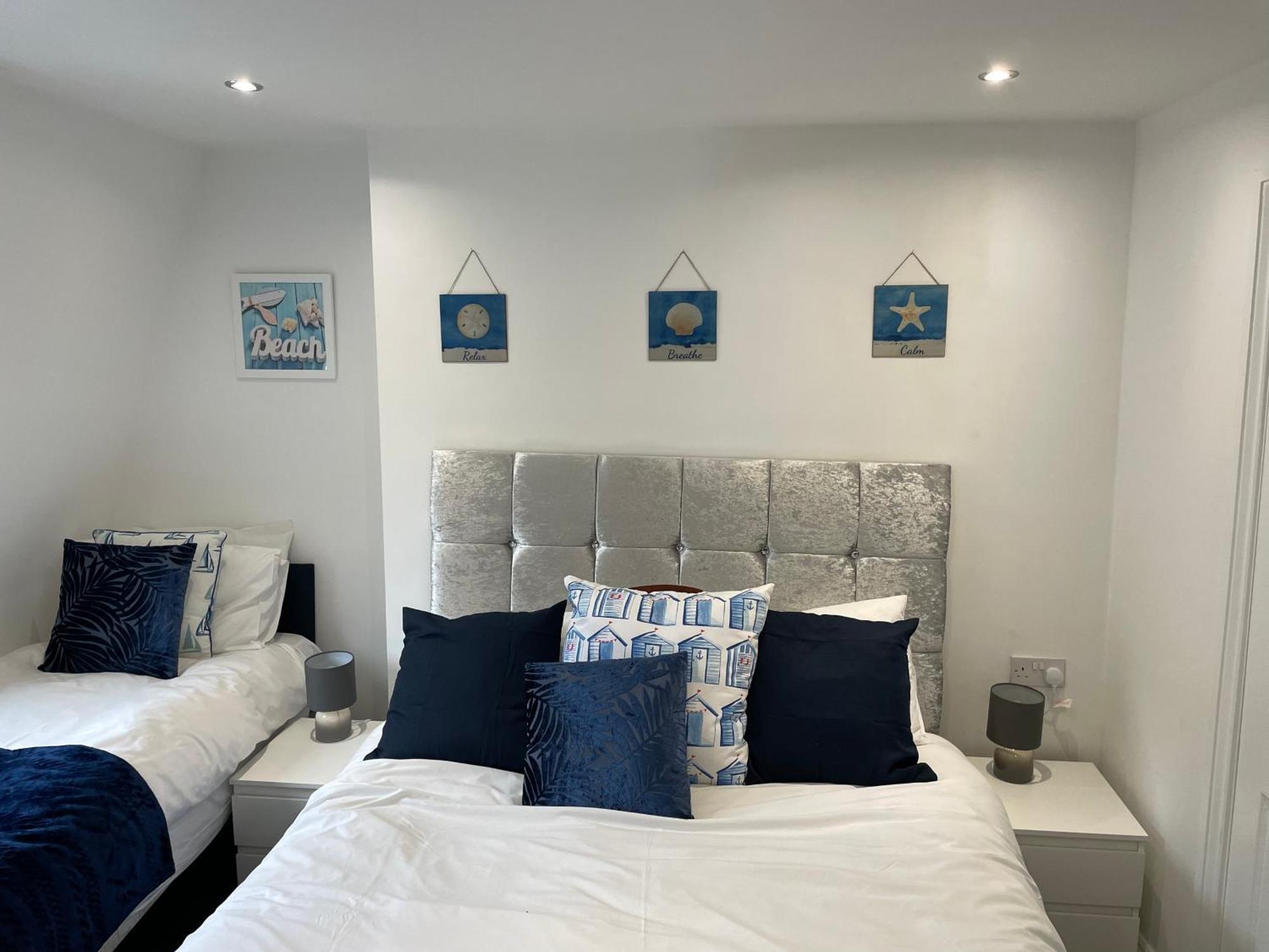 5 Bed, 5 Bath New Refurbishment For 2024. Sleeps 16, 60 Yds & Harbour Weymouth