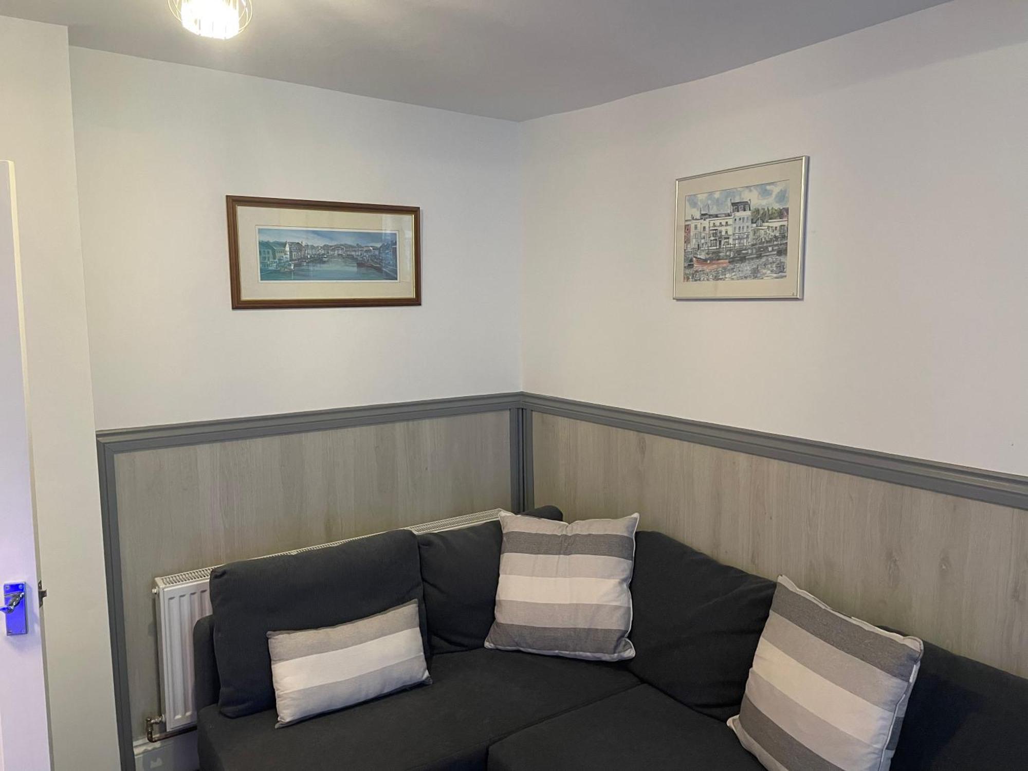 5 Bed, 5 Bath New Refurbishment For 2024. Sleeps 16, 60 Yds & Harbour Holiday home *