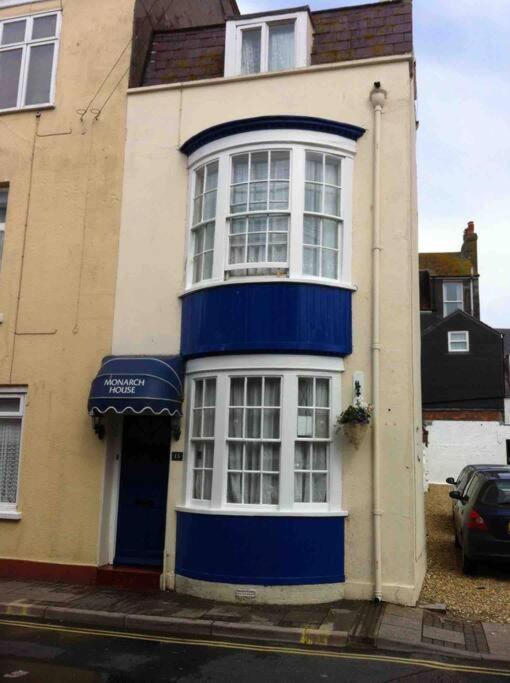 Holiday home 5 Bed, 5 Bath New Refurbishment For 2024. Sleeps 16, 60 Yds & Harbour Weymouth