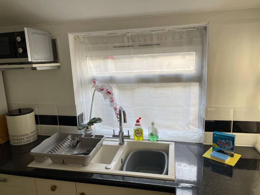 Holiday home 5 Bed, 5 Bath New Refurbishment For 2024. Sleeps 16, 60 Yds & Harbour *