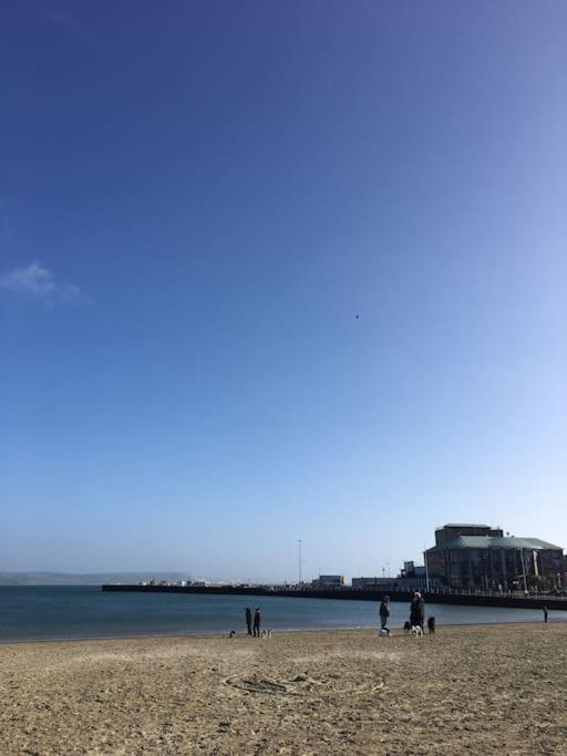 Holiday home 5 Bed, 5 Bath New Refurbishment For 2024. Sleeps 16, 60 Yds & Harbour *