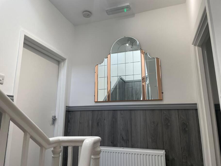 Holiday home 5 Bed, 5 Bath New Refurbishment For 2024. Sleeps 16, 60 Yds & Harbour *
