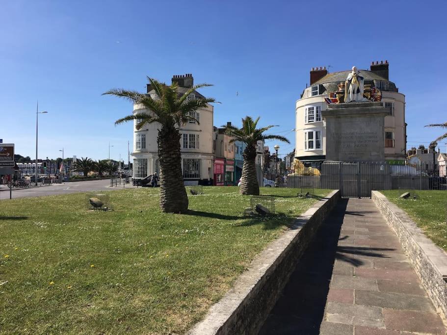 5 Bed, 5 Bath New Refurbishment For 2024. Sleeps 16, 60 Yds & Harbour *