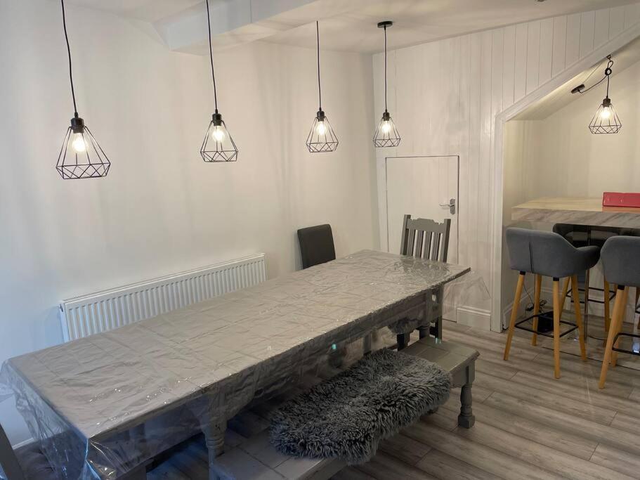 Holiday home 5 Bed, 5 Bath New Refurbishment For 2024. Sleeps 16, 60 Yds & Harbour Weymouth