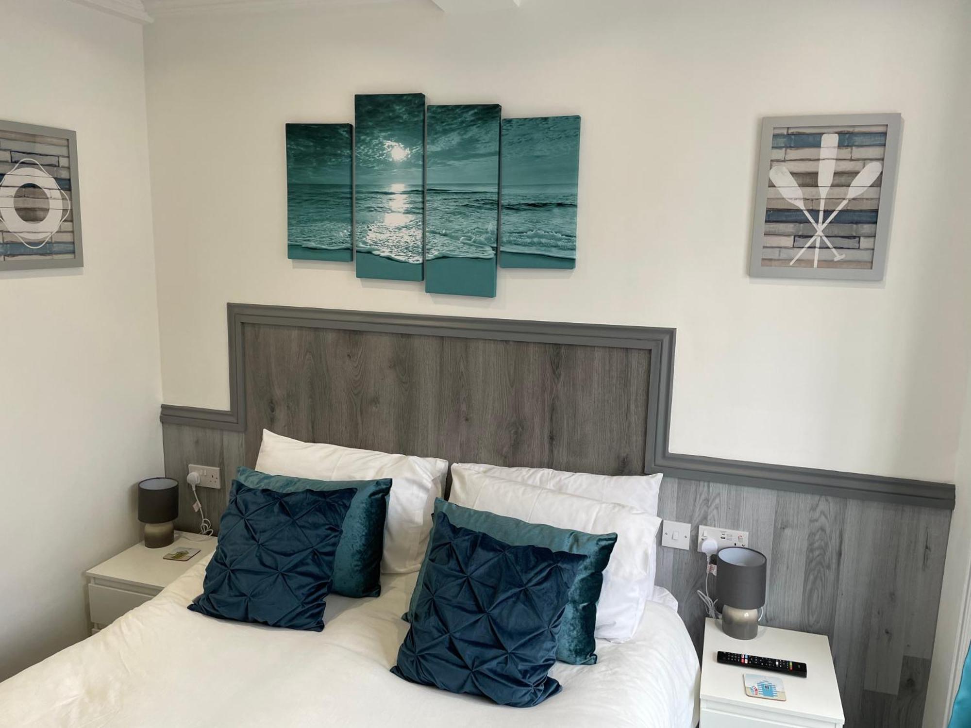 5 Bed, 5 Bath New Refurbishment For 2024. Sleeps 16, 60 Yds & Harbour Weymouth
