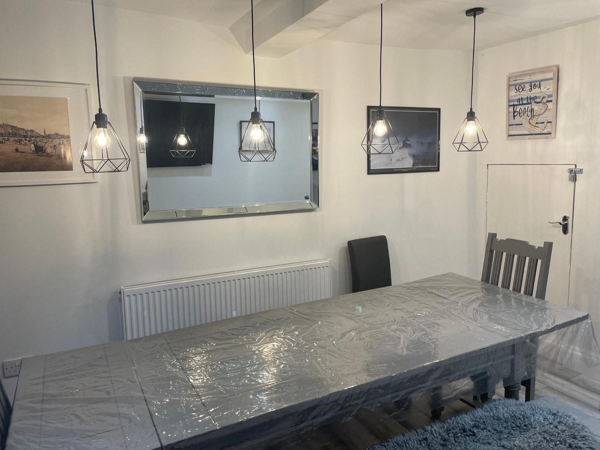 5 Bed, 5 Bath New Refurbishment For 2024. Sleeps 16, 60 Yds & Harbour *