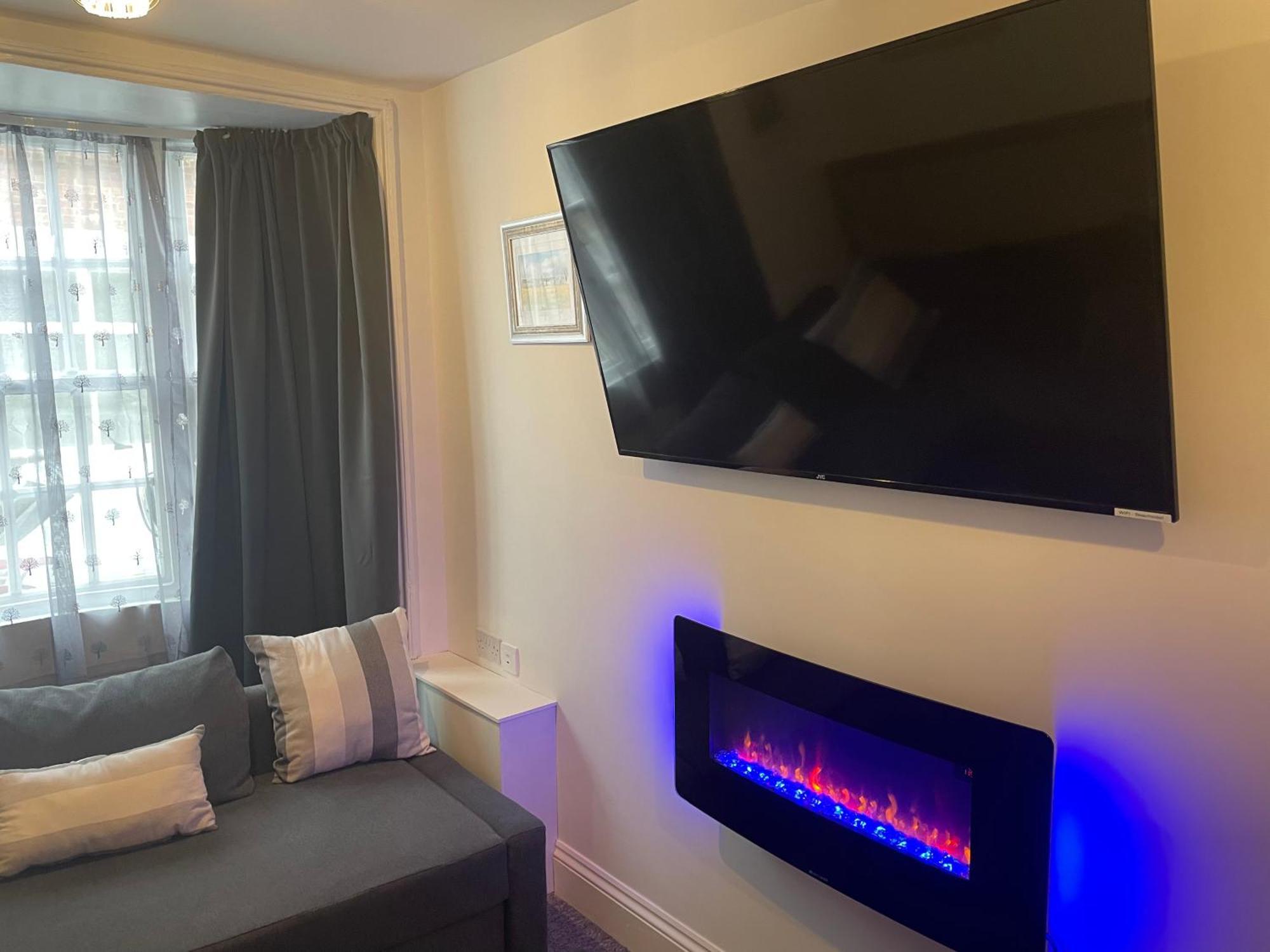 Hébergement de vacances 5 Bed, 5 Bath New Refurbishment For 2024. Sleeps 16, 60 Yds & Harbour *