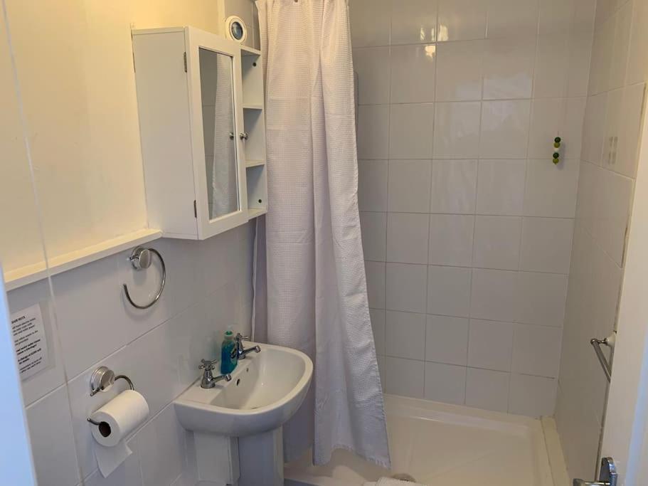 5 Bed, 5 Bath New Refurbishment For 2024. Sleeps 16, 60 Yds & Harbour * Weymouth