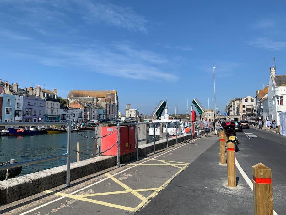 5 Bed, 5 Bath New Refurbishment For 2024. Sleeps 16, 60 Yds & Harbour Hébergement de vacances Weymouth